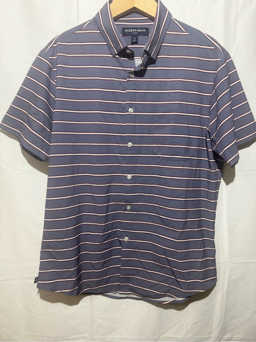 Mizzen+Main Leeward Short Sleeve Button-Down Shirt in Navy with Pink Stripes